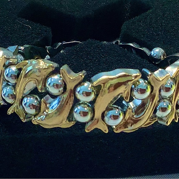 Gorgeous Gold Tone And Silver Tone Dolphin Bracelet - Picture 4 of 7
